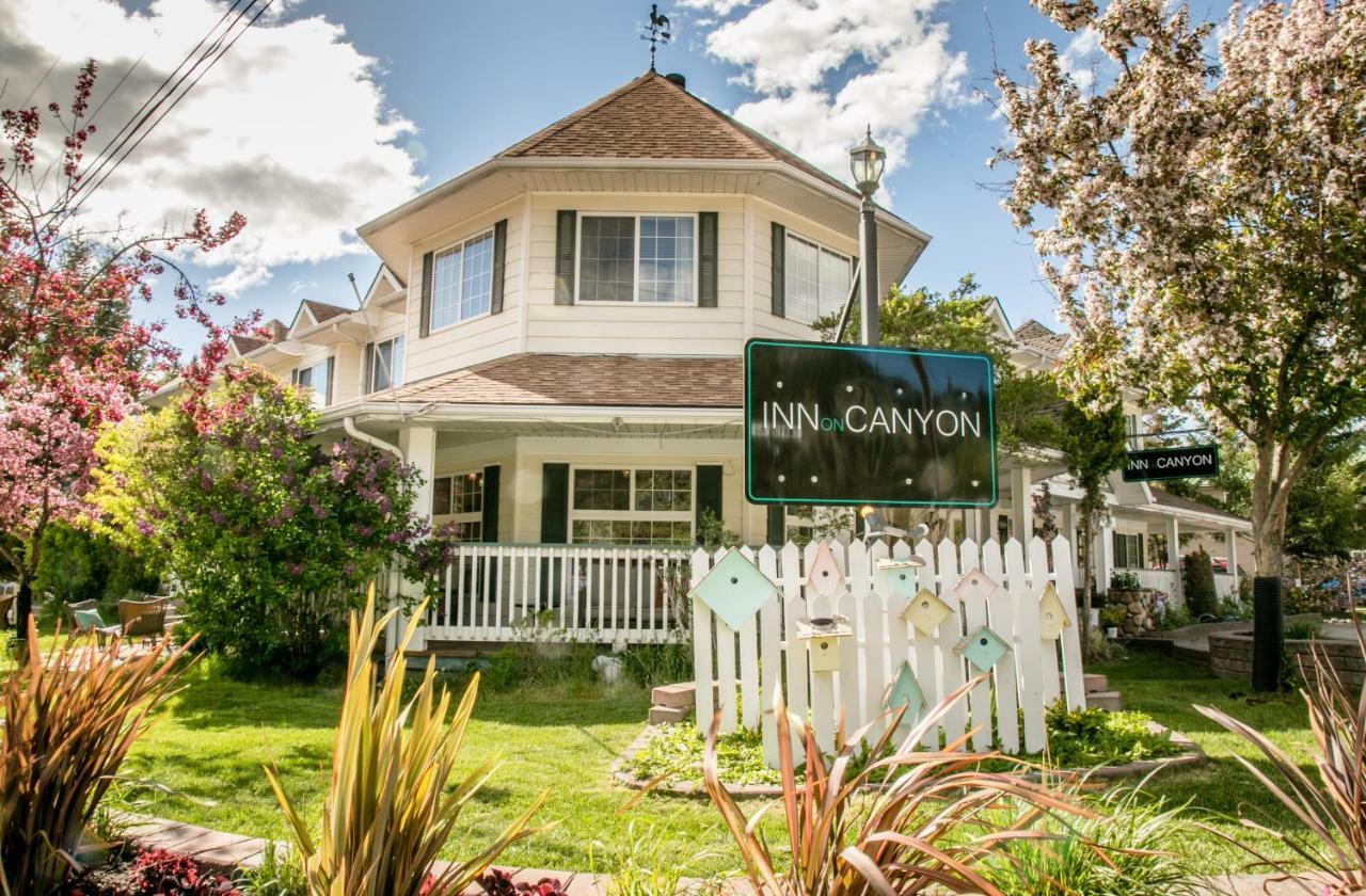 Inn On Canyon Radium Hot Springs Kültér fotó