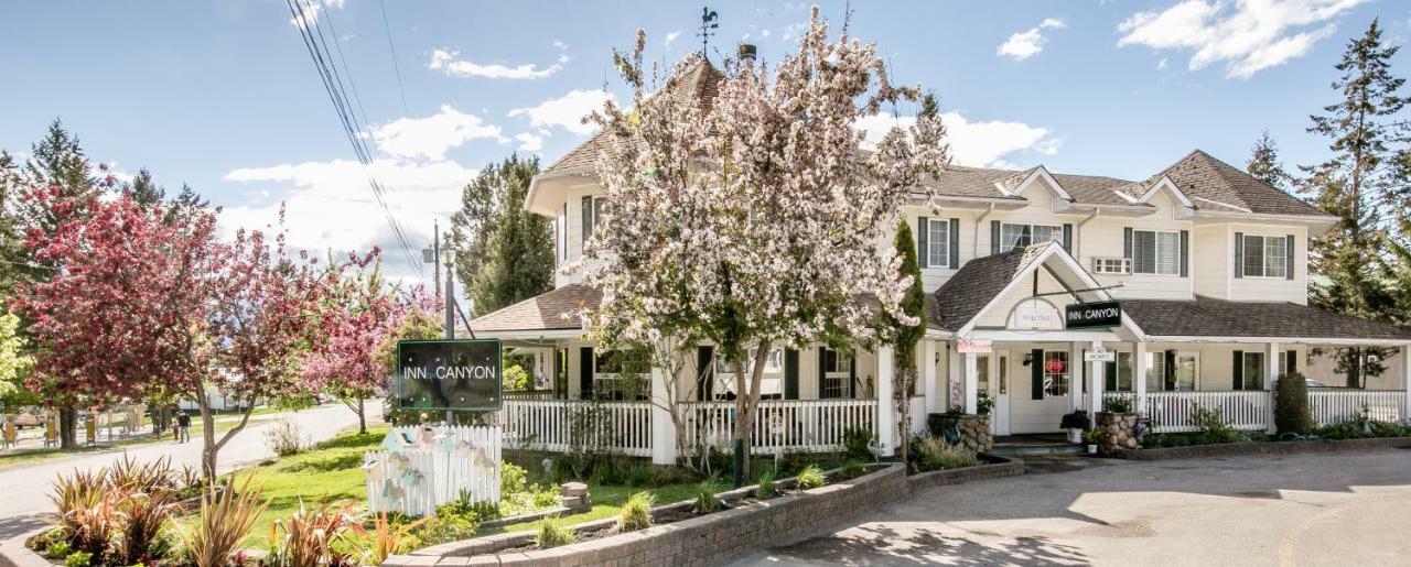 Inn On Canyon Radium Hot Springs Kültér fotó